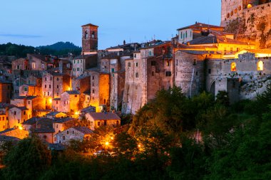 Sorano - Toskana tüf şehir. İtalya