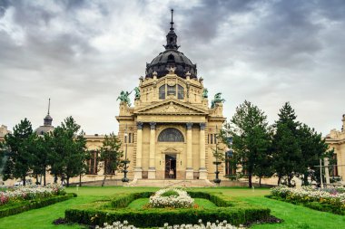 ünlü szechenyi termal hamam