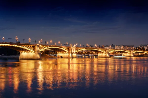 Pont Margaret au crépuscule à Budapest — Photo