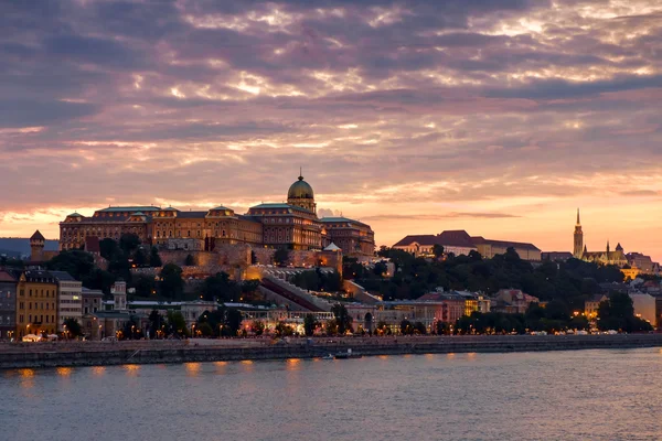 Castelo de Budapeste ao pôr do sol, Hungria — Fotografia de Stock
