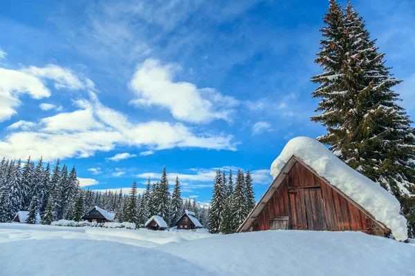 Σπίτι διακοπών χειμώνα στη Σλοβενία Άλπεις — Φωτογραφία Αρχείου
