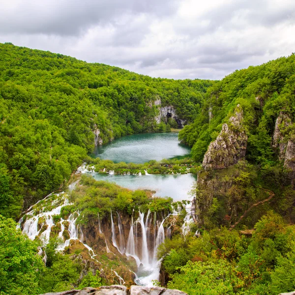 Vízesések a Plitvicei Nemzeti Park — Stock Fotó