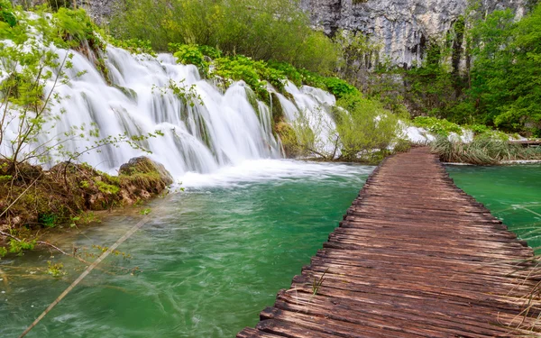 Wooden path in National Park in Plitvice — Stock Photo, Image