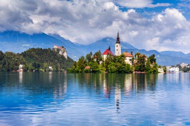 bled Gölü, ada, kale ve dağlar