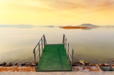 Balaton Gölü içinde güzel gün batımı