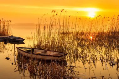 Sunset bulvarında bir tekne ile lake Balaton