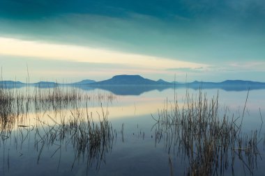Balaton Gölü içinde güzel gün batımı