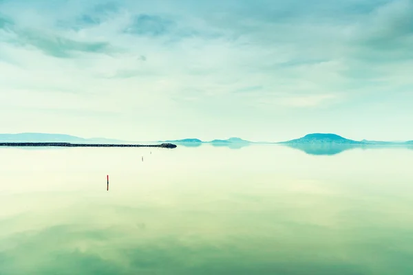 Belo pôr do sol no lago Balaton — Fotografia de Stock