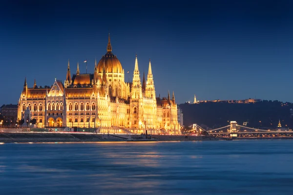 Le Parlement hongrois la nuit, Budapest — Photo