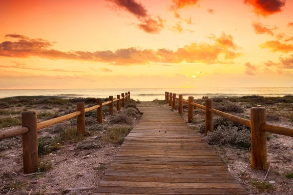 Spiaggia al tramonto nel parco naturale del Gabo de Gata — Foto Stock