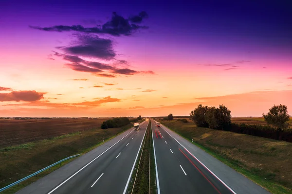 Auto 's die te hard rijden op een snelweg — Stockfoto