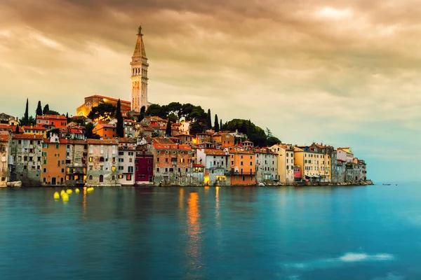 Rovinj old town at night in Adriatic sea — Stock Photo, Image