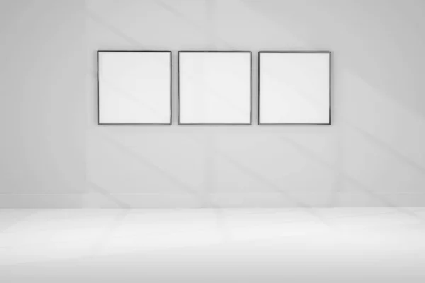 三幅空的相框挂在房子墙壁上 现实地模拟了家庭内部的一组空白的图片模板 — 图库照片