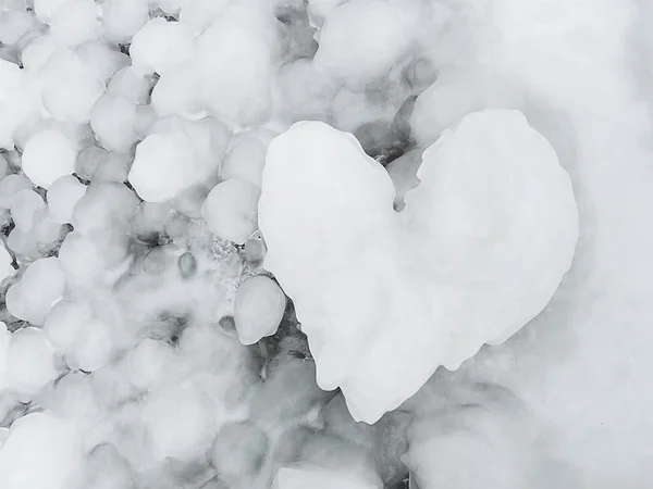 Forma del cuore dal ghiaccio — Foto Stock