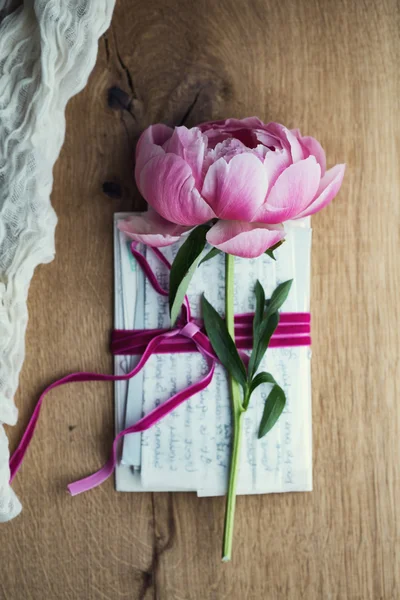 Old letters with peony rose — Stock Photo, Image