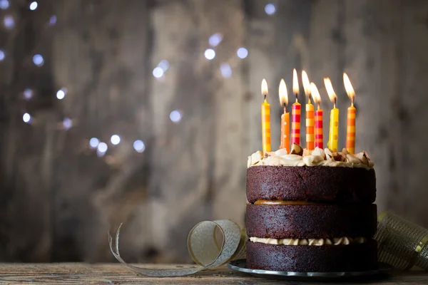 Bolo de aniversário de chocolate — Fotografia de Stock