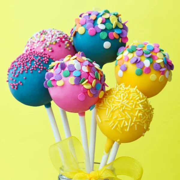 Färgglada cake pops — Stockfoto