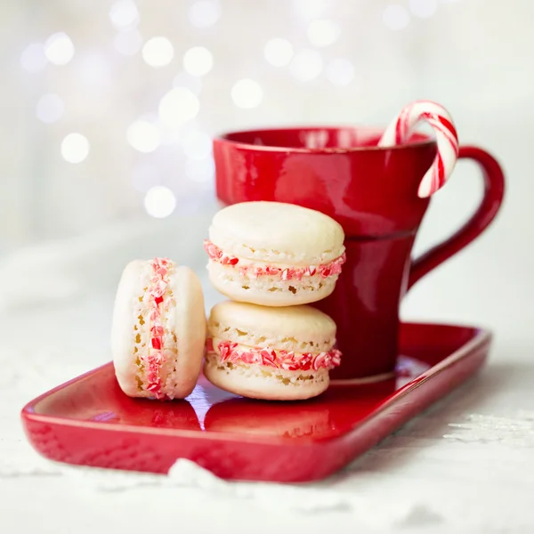 Candy cane macarons — Stockfoto