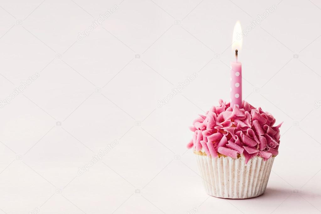 Carrossel Bolo De Aniversário Rosa - Fotografias de stock e mais