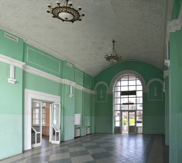 Зал станции Киев-Москва на окраине Киева, Украина — стоковое фото
