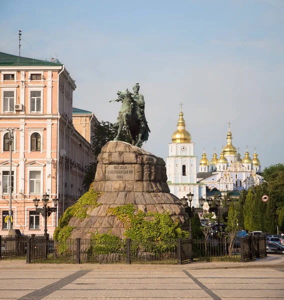 Kiev Ucrânia 2018 Grande Cavaleiro Bronze Antigo Figura Herói Retrô — Fotografia de Stock
