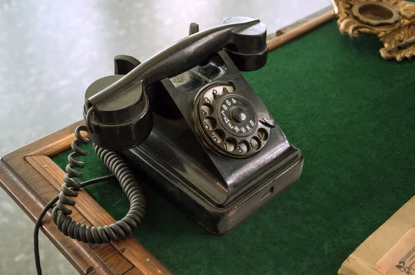 Vintage zwarte telefoon — Stockfoto