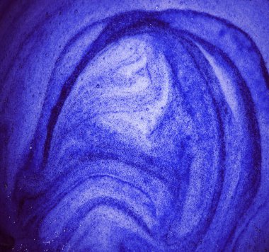 Makro parlak cyan parlak parlak, ıslak, kalın hava yuvarlak, sarmal meyve suyu, reçel sosu leke elementi kavramını kapatın. Sanat tasarımı koyu sulu renk yumuşak spa yağlı jel köpüklü metin alanı üst görünümü