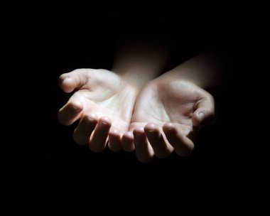 Kapalı, kutsal, genç, kutsal yahudi bayan 2 açık bardak tut, yalvar, Tanrı 'nın sevgisini kutsa. Eski İncil tarihini kapat Arap erkek çocuk günahkar ruh şükürler olsun ki mesaj uzayı var.