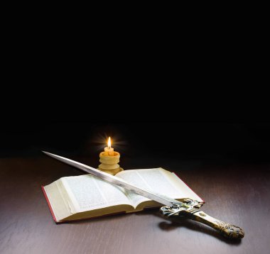 Kral Çağı Ordu Kağıt Sayfası öğrenin İnanç hukuk, demir, metal, keskin siyah masa, metin alanı yeni kutsal ruh, askeri silah, ateş kutsal yazıt, kutsal metne tapma, yaşam işareti simgesi.