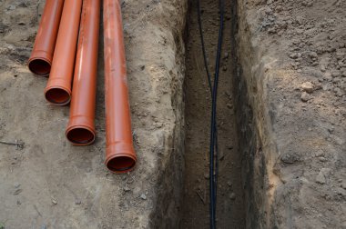 Kablolar ve borular açmada döşeme