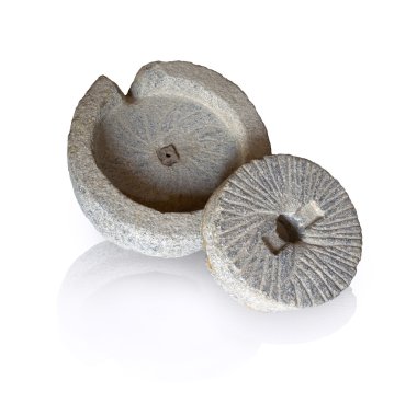 Antik millstone beyaz izole