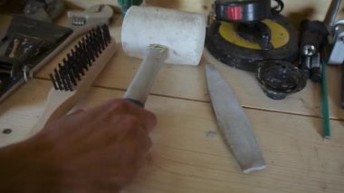 Marangozluk atölyesindeki marangozluk aletlerini kapat. DIY kavramı.