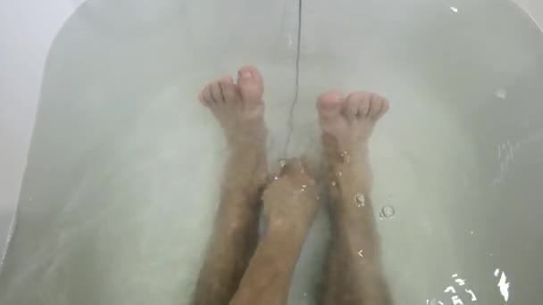Detalle Hombre Acabado Lavado Baño Eliminación Tapón Drenaje Bañera Descarga — Vídeo de stock
