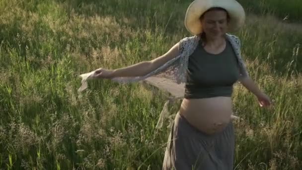 Αργή Κίνηση Έγκυος Γυναίκα Boho Στυλ Ρούχα Χορό Κλώση Στο — Αρχείο Βίντεο
