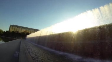 Maliye Bakanlığı, Taşkent, Özbekistan ile Mustakillik meydanında fıskiye.