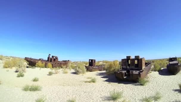 Panorama of rustic ships on a ship graveyards on a desert around Moynaq (Muynak or Moynoq) - Aral sea, Uzbekistan, Central Asia. — Stock Video