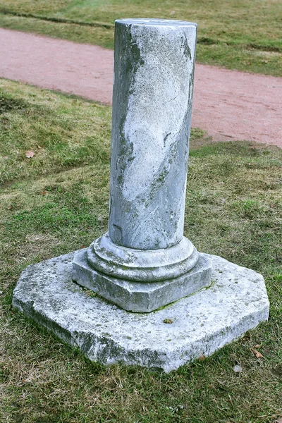 Antigua columna de piedra —  Fotos de Stock