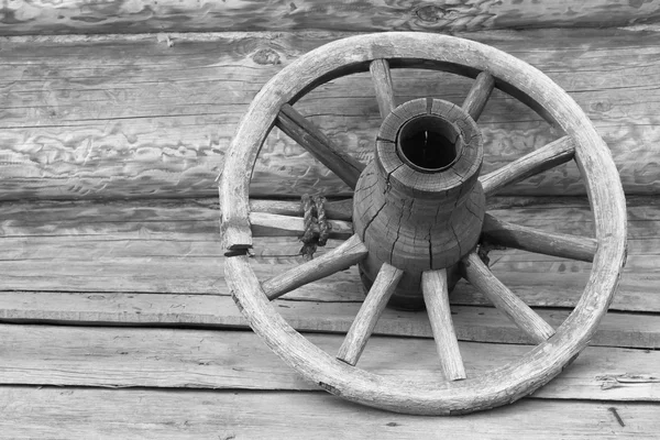 Vecchia ruota in legno — Foto Stock