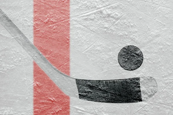 Комплектные хоккейные аксессуары на льду — стоковое фото
