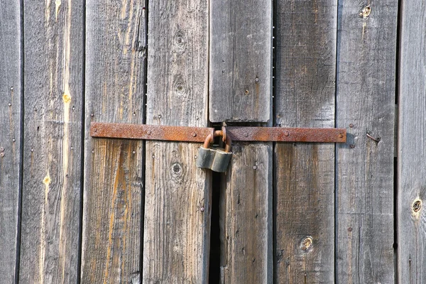 Old gate with lock — Stock Photo, Image