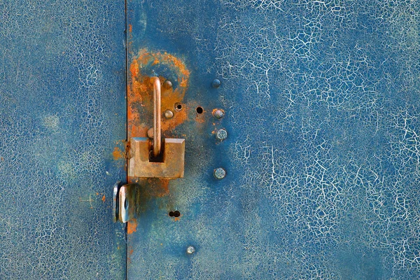 Porte métallique avec serrure — Photo