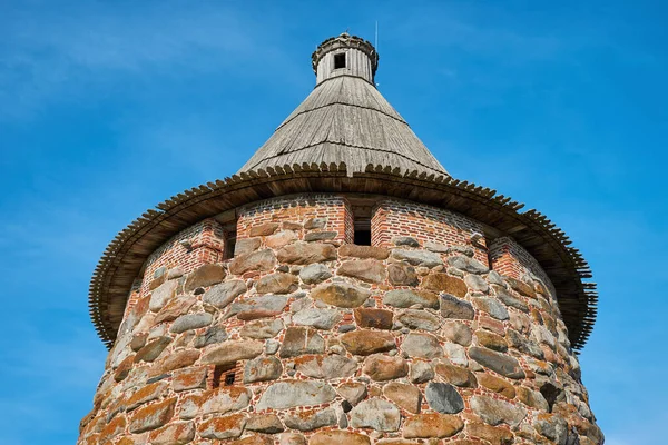 Ρωσικός Πύργος Αρχαίου Φρουρίου Ενάντια Στον Γαλάζιο Ουρανό Αρχιτεκτονική Εξωτερικό — Φωτογραφία Αρχείου
