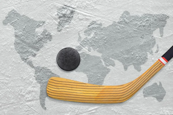 Bastone da hockey e disco sul ghiaccio — Foto Stock