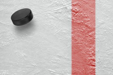 Kırmızı çizgi ve puck hokey