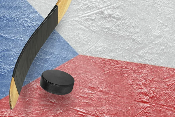 Hokej puck i kij — Zdjęcie stockowe