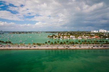Kuş-s-göz görüş-Mararthur causeway ve Palmiye Adası