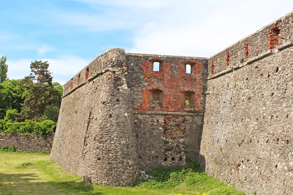 Mauern der mittelalterlichen Burg Uschhorod in der Ukraine — Stockfoto