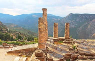 Delphi, Yunanistan 'daki Apollo Tapınağı