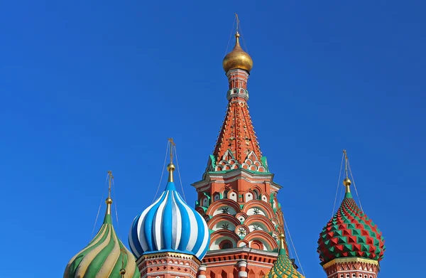 Domes of St. Basils cathedral on Red Square in Moscow, Russia — Stock Photo, Image