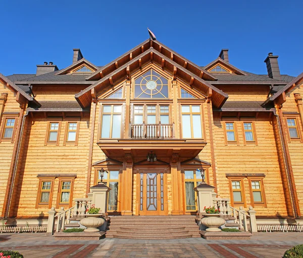 Mezhyhirya - ehemalige Privatresidenz des Ex-Präsidenten yanukovich, jetzt für die Öffentlichkeit zugänglich, Kyiv Region, Ukraine. Holzhonka-Vereinsheim — Stockfoto